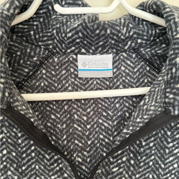 Columbia Black and Gray Turtleneck Sweater with Textured Knit - Picture 3 of 5